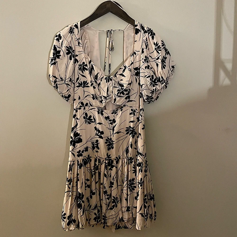 ASTR MINI DRESS SIZE S ⭐️ BLK/WHT - Picture 1 of 4